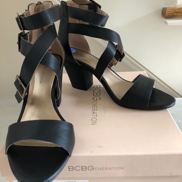 BCBG generation black strap shoes! - Picture 2 of 4